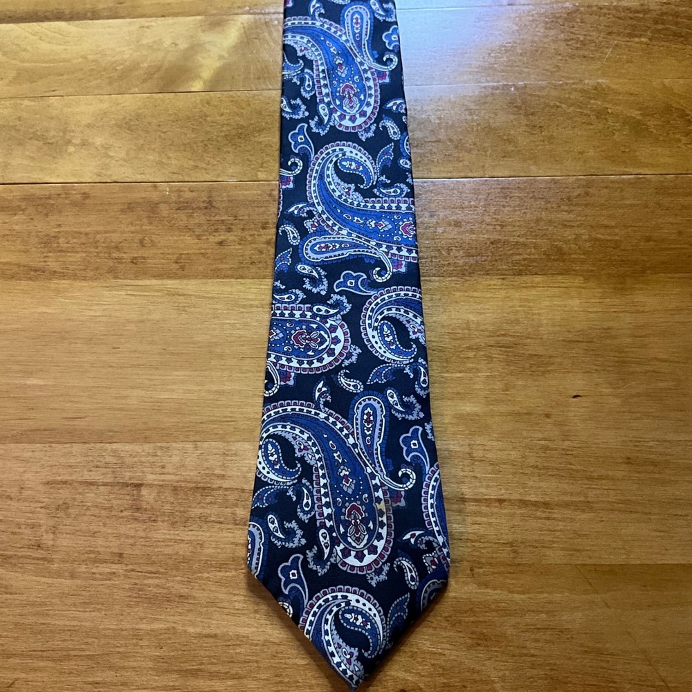 Mario Valentino Necktie, Blue, Gray, Burgundy Paisley Pattern, Classic Men's Tie